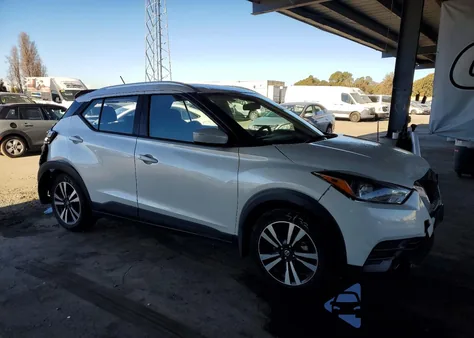 2020 Nissan Kicks Sv z USA, uszkodzony, nr VIN 3N1CP5CV8LL549758